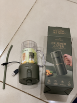 Portable Mini Crusher Juicer – USB Rechargeable Electric Juice Cup with Straw & Handle for Fresh Shakes and Smoothies